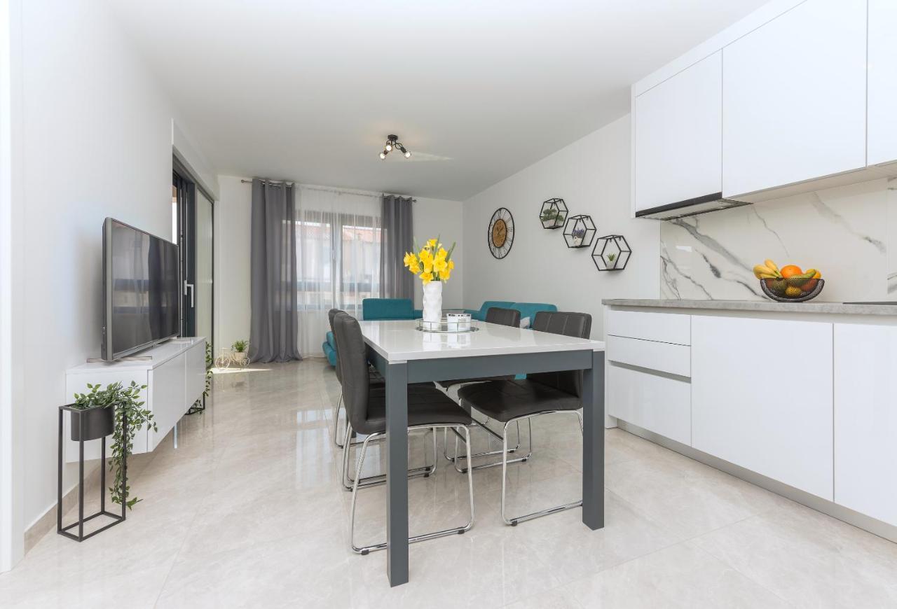 Apartment Ema Makarska Bagian luar foto