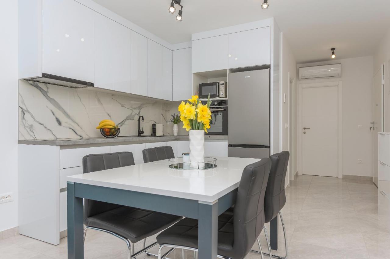 Apartment Ema Makarska Bagian luar foto