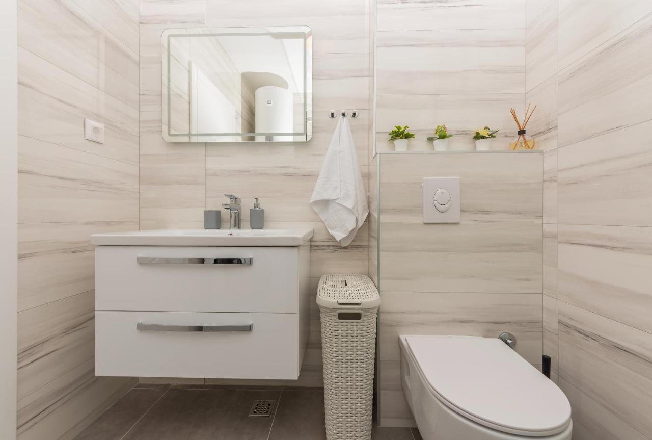 Apartment Ema Makarska Bagian luar foto