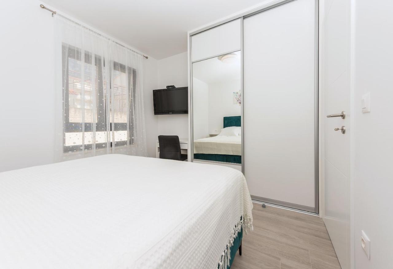 Apartment Ema Makarska Bagian luar foto